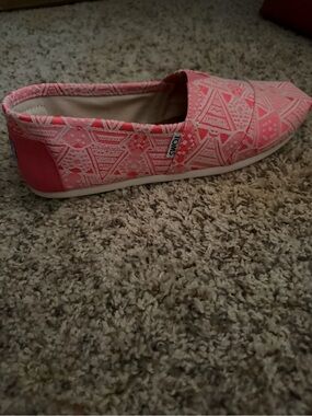 TOMS Coral Pink Geometric Canvas Slip-On Moccasins